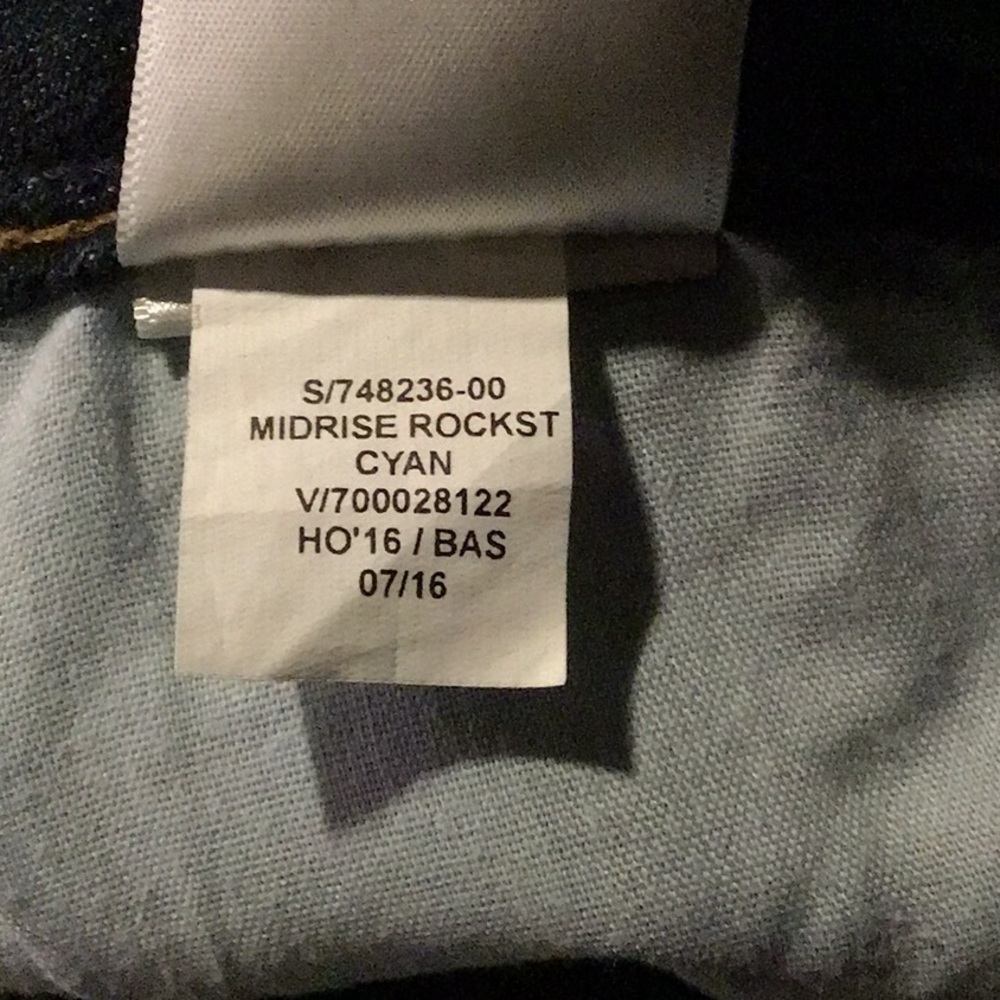 sac961👖Old Navy Mid Rise Rockstar Size 14 w/29” Inseam Demin Jeans - Picture 6 of 8